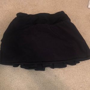 Lulu lemon size 2 black skirt.